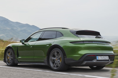 Je hond wordt doodsbang van de Porsche Taycan Cross Turismo