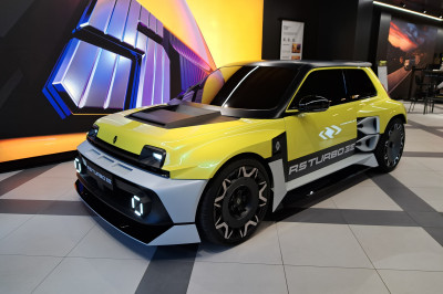 Renault 5 Turbo 3E: in het echt nóg bruter, en verlost van dat ene pijnpunt