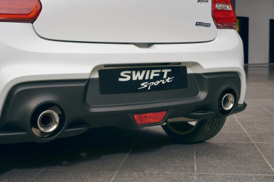 Suzuki Swift Sport zet in opn (een klein beetje) stroom