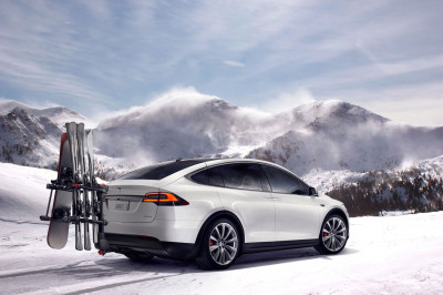 Waarom je beter met een oude diesel naar de wintersport kunt gaan dan met je Tesla