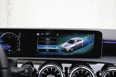 Hoe zuinig zijn de hybride Mercedes A 250e en VW Golf e-Hybrid nu echt?