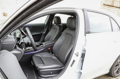 Hybrides voor kilometervreters: zo comfortabel zijn de Mercedes A 250e en VW Golf e-Hybrid