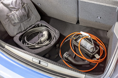 Test Mini Electric en Peugeot e-208: welke is beter voor lange afstanden?