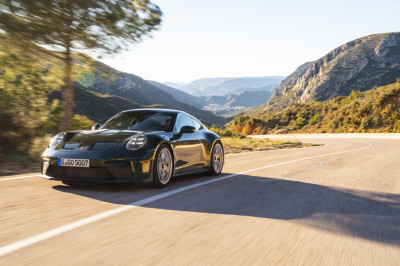 TEST Porsche 911 GT3 Touring: ideaal voor naar de bakker óf de Nürburgring