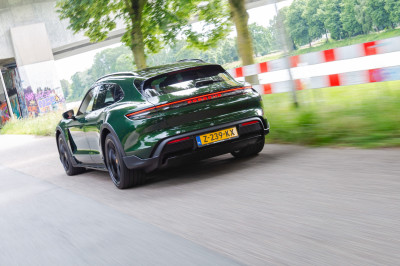 Test Porsche Taycan Cross Turismo (2024): méér pk’s, méér km’s en méér kW’s