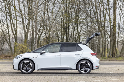 Test: liever de goedkoopste Tesla Model 3 dan de duurste Volkswagen ID.3