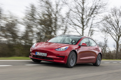 Tesla Model 3 of Volkswagen ID.3: Welke EV rijdt lekkerder?