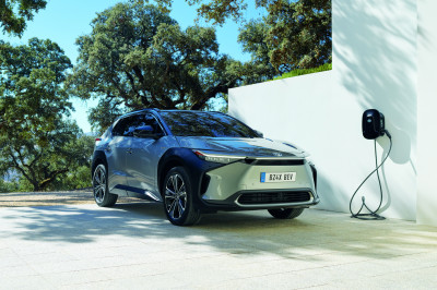 Toyota ziet eindelijk het licht - elektrische Toyota-modellen komen eraan
