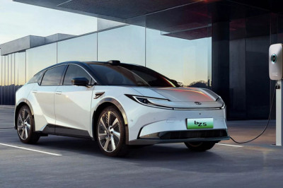 Deze goedkope elektrische Toyota kost de helft van een Tesla Model Y