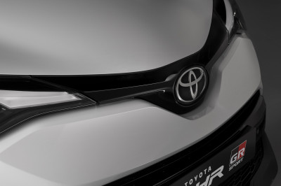 Vernieuwde Toyota C-HR trekt joggingpak aan