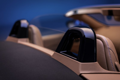 In de Aston Martin Vantage Roadster is het altijd lente