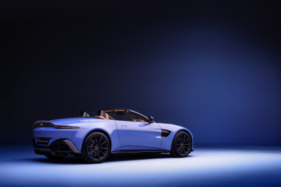 In de Aston Martin Vantage Roadster is het altijd lente