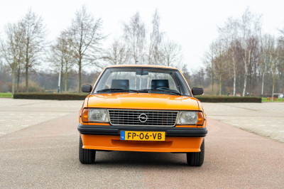 Wessel over zijn Opel Ascona B: ""Oorspronkelijk was hij roestbruin metallic, maar dat vond ik zo'n ou-welullenkleur"