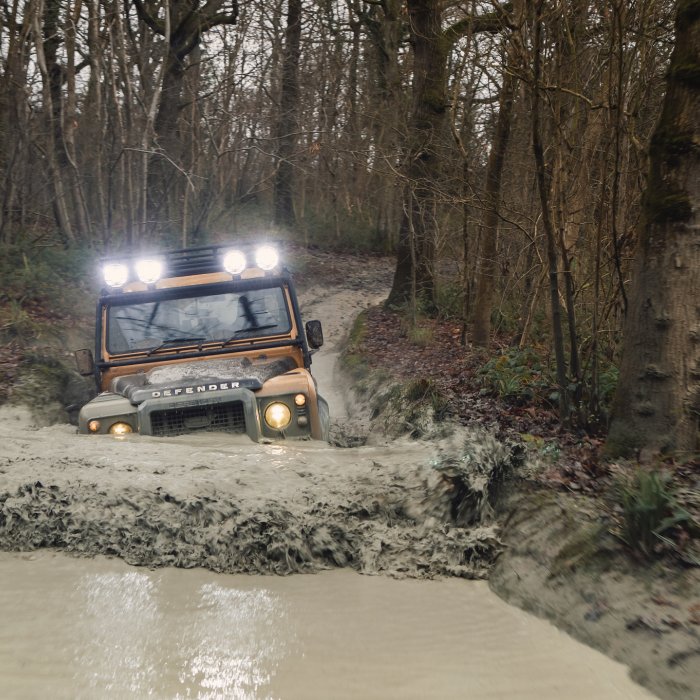 Oude Land Rover Defender kan geen afscheid nemen, gaat weer in productie