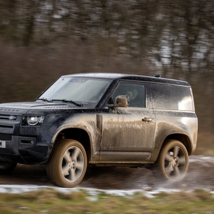 Zijn V8 maakt de Land Rover Defender schreeuwend duur