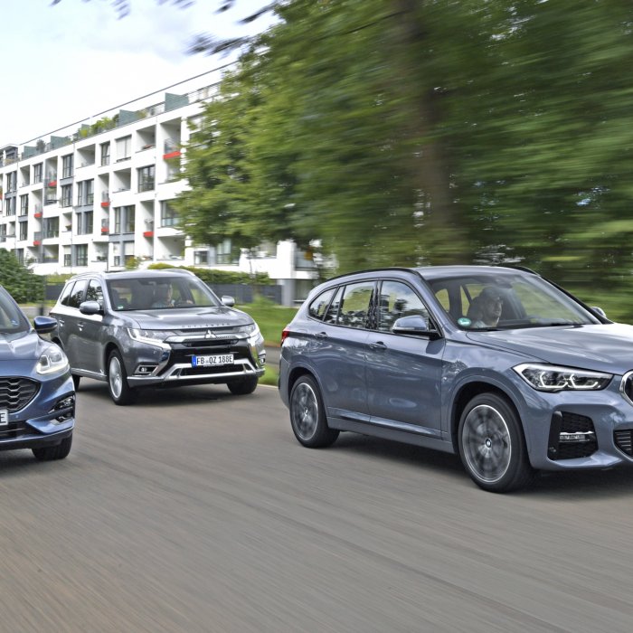 Welke hybride suv met stekker is het zuinigst? BMW X1, Ford Kuga of Mitsubishi Outlander