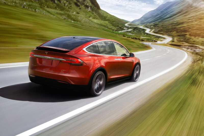 Tesla lanceert Full Self-Driving, maar zegt dat het niet veilig is