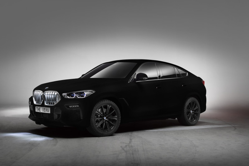 Waarom kun je deze BMW X6 Vantablack bijna niet zien?
