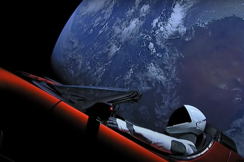 Tesla Roadster van Elon Musk komt aan bij planeet Mars