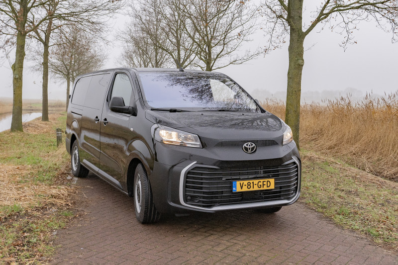 Test Toyota Proace Worker Electric Long (2024): stil, krachtig en ruim - maar mist iets in de basis