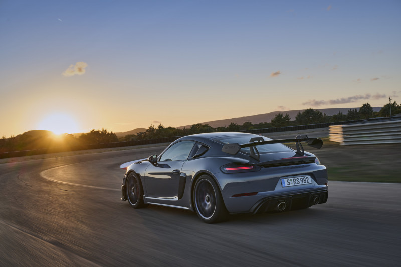 The new Porsche Cayman GT4 RS makes your laughing muscles tired