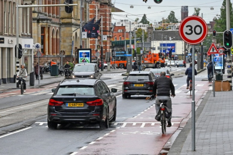Amsterdam gaat naar 30 km/h: zo schreeuwend duur is te hard rijden