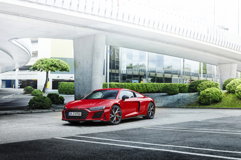 Does the new Audi R8 Performance RWD have real racing car DNA?