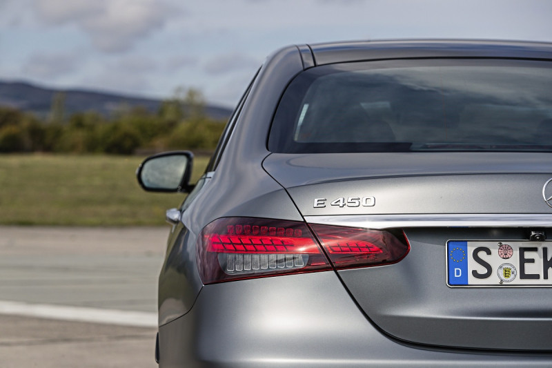 Test BMW 5-serie en Mercedes E-klasse - En de meest comfortabele zakensedan is ...
