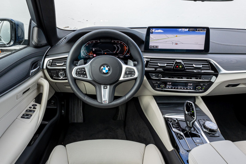 TEST - Dus jij denkt dat de Mercedes E-Klasse comfortabeler is dan de BMW 5-serie ...
