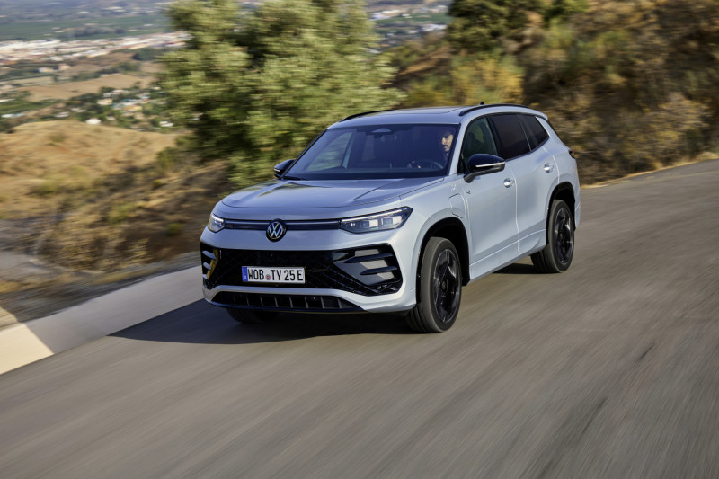 TEST Volkswagen Tayron PHEV (2025): addertje onder stekkerhybride-gras