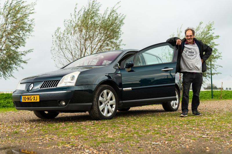 Cor over zijn Renault Vel Satis: 'Problemen? Ik heb altijd auto's gehad die te groot waren voor mijn portemonnee'