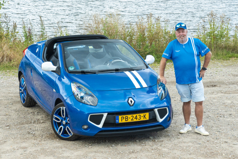 Jan over zijn roadster: "Deze Renault is bijn net zo snel als een Ferrari!"