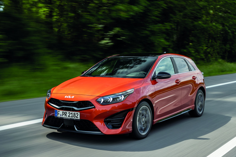 Eerste review: Kia Ceed (2022) is 3595 euro goedkoper dan de Volkswagen Golf (en je krijgt 10 pk meer)