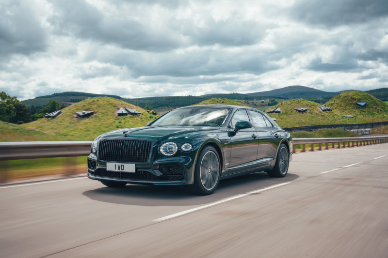 Is de Bentley Flying Spur Hybrid goedkoper dan de Bentley Bentayga? Wisten we het maar!