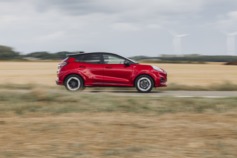 Ford Puma facelift (2024) test: concurrent Toyota Yaris Cross krijgt steek onder water