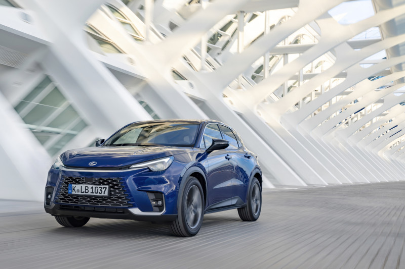 TEST Lexus LBX - meer dan een Toyota Yaris Cross met kapsones?