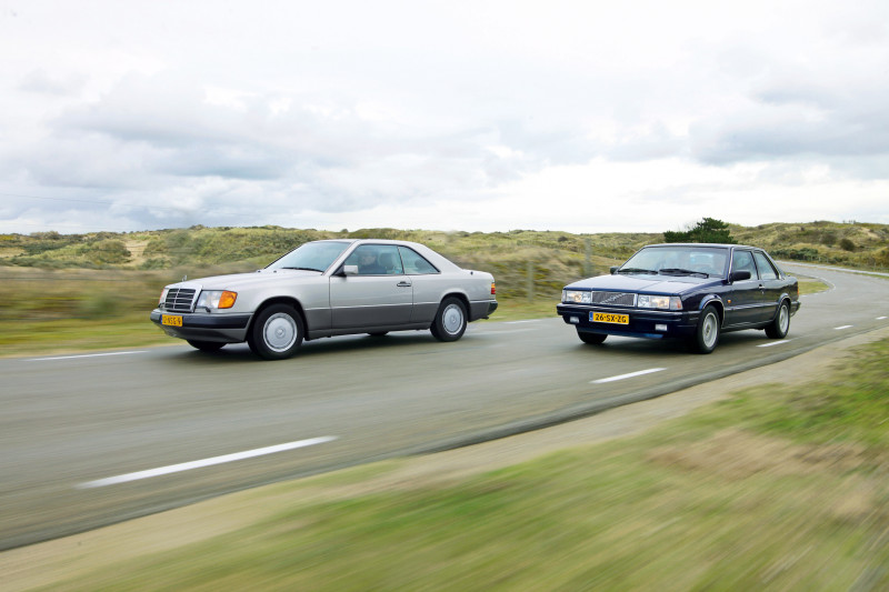 Mercedes 300 CE vs. Volvo 780 - Op je paasbest in twee klassieke coupés