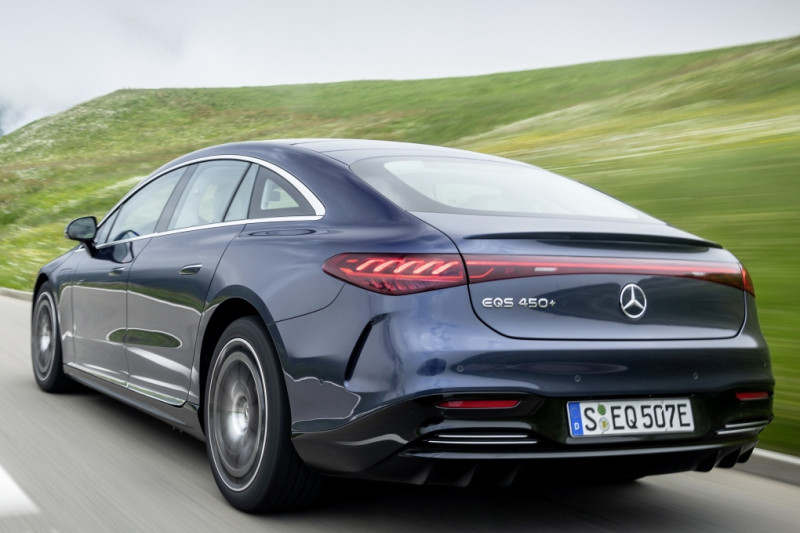 VIDEO REVIEW - Is the Mercedes EQS finally a good electric Mercedes?