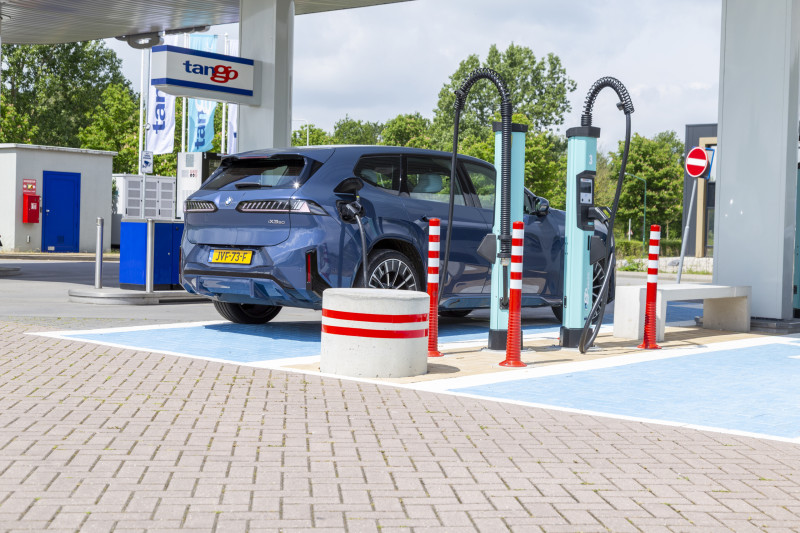 BMW iX3 op de pijnbank: zo verloopt snelladen met 400 kW in de praktijk