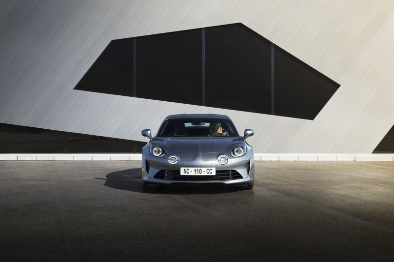 German gentlemen's agreement?  The new, 275 km/h fast Alpine A110 does not do that