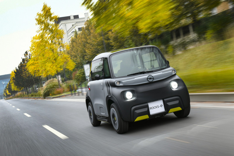 Are you 16 years old? Don't you dare buy a scooter! Because this Opel Rock-e is for you