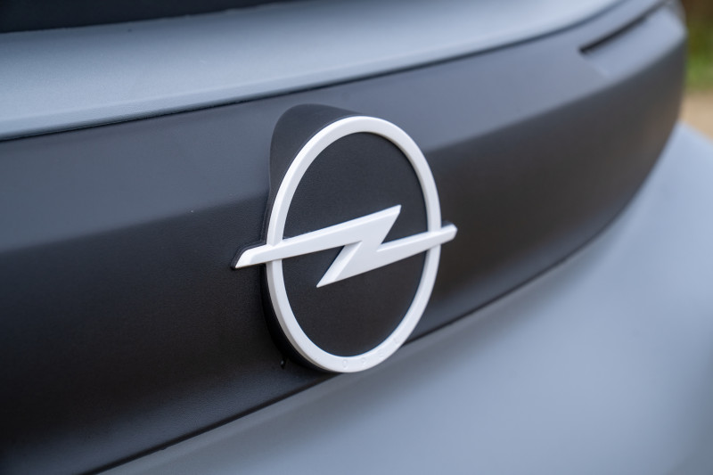 Waarom deze spotgoedkope Opel ideaal is voor je oma, tiener of Amsterdamse vriend(in)