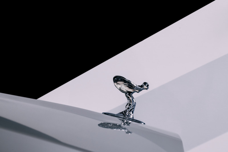 Waarom de nieuwe Spirit of Ecstasy van Rolls-Royce de schaatshouding van Ireen Wüst heeft