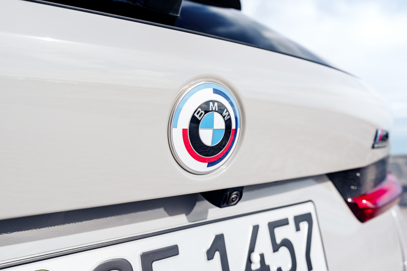 Och, wat zal je hond een hekel krijgen aan deze BMW M3 Touring!