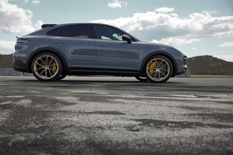 Porsche Cayenne GT: less power than the Turbo SE Hybrid, but a ton more expensive