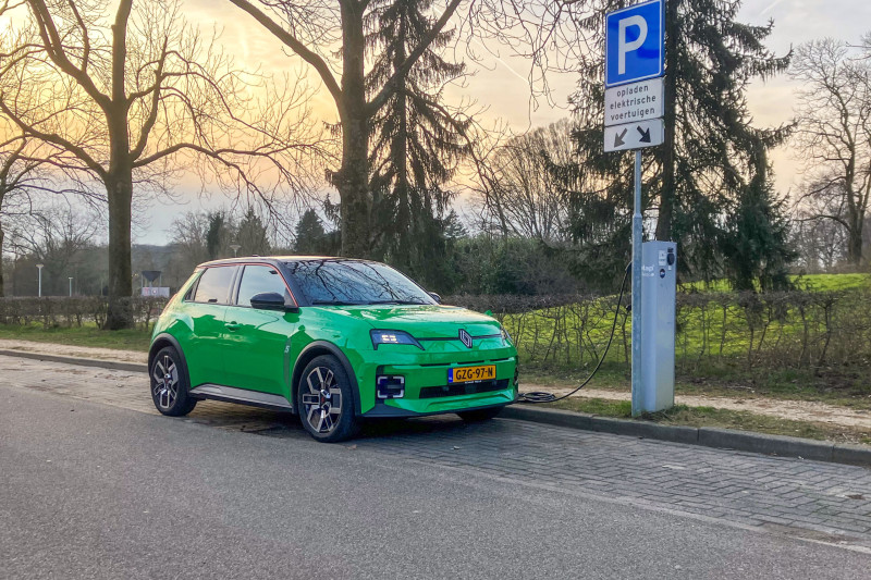 Benzine voor maar 1,42 euro? Zo voelt het als je met deze auto’s rijdt