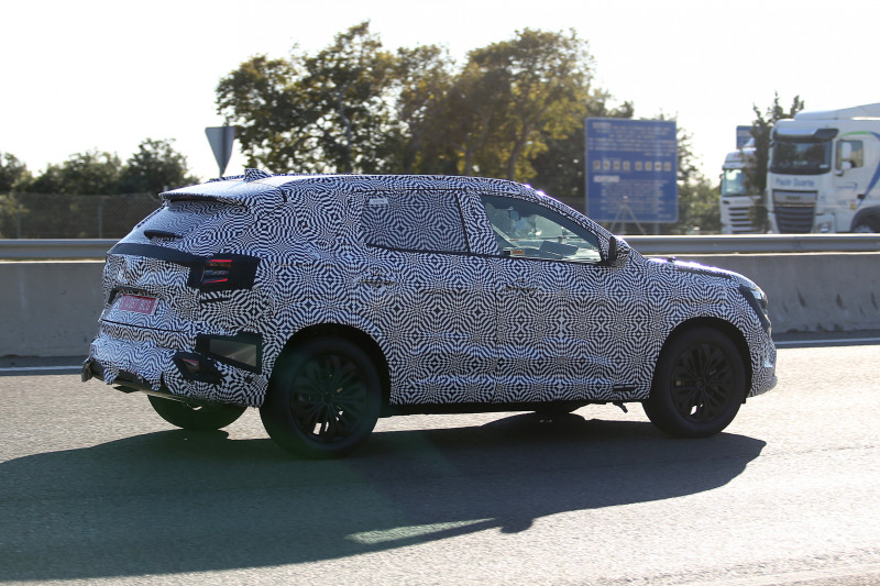 Gone is the 'playful composition of the words Kad and Jar'!  The new Renault Kadjar is called Austral