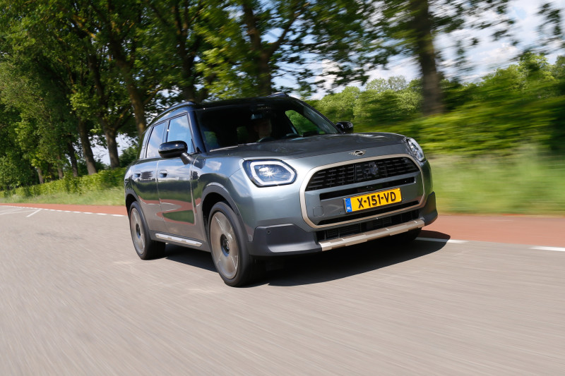 Review: Zo krijgt de Mini Countryman (2024) verstokte benzinerijders wel in een EV