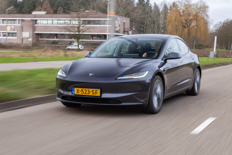 Review Tesla Model 3 (2023): drie stappen voorwaarts, één duiksprong achterwaarts