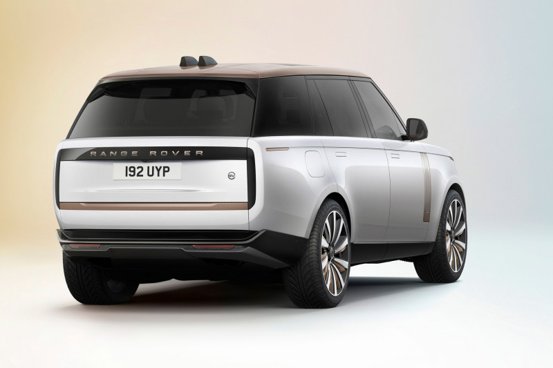 Difficulty choosing?  Then the 1.6 million Range Rover SV options will drive you crazy!